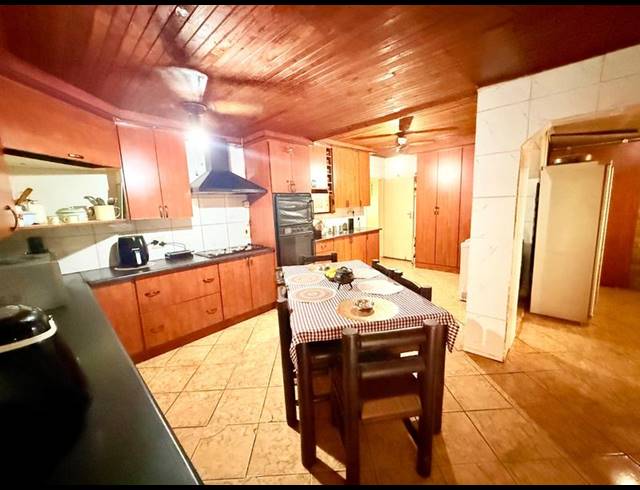 6 BEDROOM HOUSE FOR SALE IN VANDERBIJLPARK CE 2